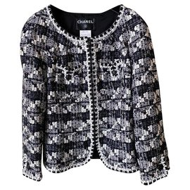 Chanel-casaco de tweed muito famoso-Preto