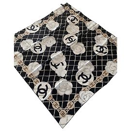 Foulard CHANEL con camelie Multicolore
