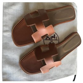 Hermès-FLAT SANDALS HERMES ORAN GOLD COLOR NEW-Brown