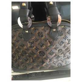 Louis Vuitton-JC110024-Dark brown