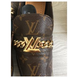 Leather flats Louis Vuitton Black size 7 US in Leather - 24978583