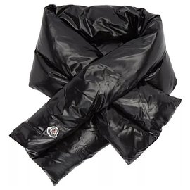 Moncler Lenço acolchoado Preto
