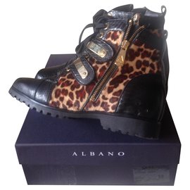 Albano Stiefeletten aus schwarzem Pythonleder Schwarz