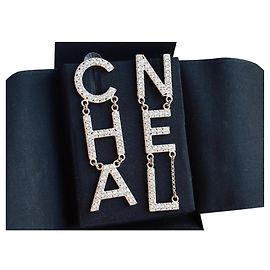 Orecchini con logo Chanel "CHA NEL" Argento D'oro