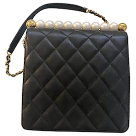 Bolsa com aba Chanel com pérolas Preto