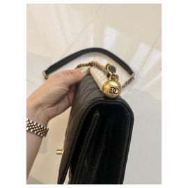 Chanel-Bolso Chanel Flap con perlas-Negro