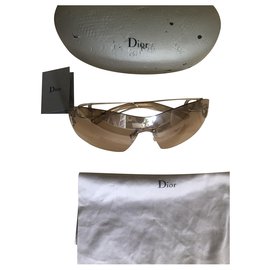 Dior-Des lunettes de soleil-Beige