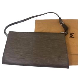 Bolsa clutch Louis Vuitton em couro Epi taupe Taupe