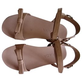 Prada-nodes-Pink