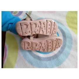 Prada-Noeuds-Rose