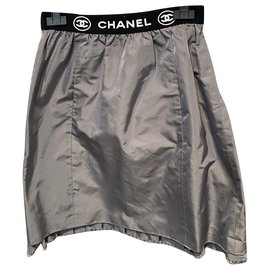 Chanel-Afueras-Negro,Gris