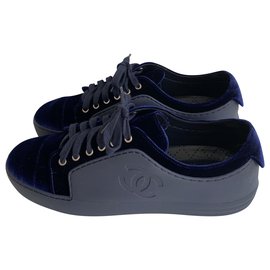Chanel-Chanel sneakers in leather / velvet , blue night . taille 40,5-Navy blue