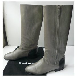 Chanel-CHANEL Stivali da equitazione in pelle di vitello grigia Buone condizioni T.40 IT-Grigio