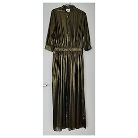 Swildens schwillt langes Kleid an Golden