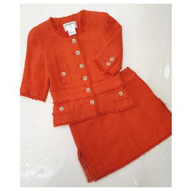 Chanel-9K $ famoso terno de tweed-Coral