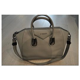 Givenchy Bolsa Antigona média em couro Cinza