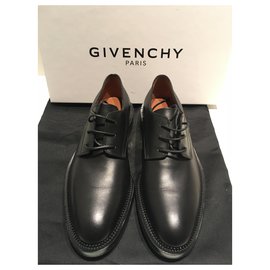 Derby Givenchy in pelle nera Nero