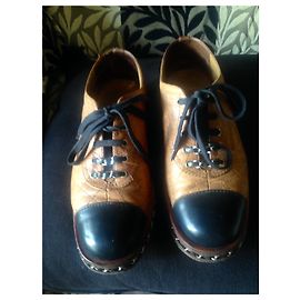 Scarpe stringate Chanel Castagno