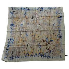 Lenço Chanel de seda off white Multicor