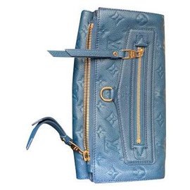 Louis Vuitton-Louis Vuitton Pochette Espumante Couro Empreinte Orage-Azul