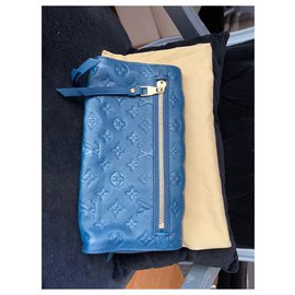Louis Vuitton-Louis Vuitton Pochette Espumante Couro Empreinte Orage-Azul