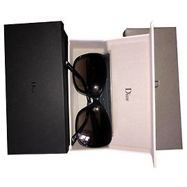 Christian Dior New Dior model Coquette sunglasses Black