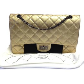 Chanel-Chanel 2.55 Réédition en cuir doré métallisé oxydé-Doré