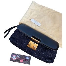 Clutch Louis Vuitton in pizzo e vernice nera Nero