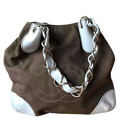 Bolsa Chanel Cáqui e Esbranquiçado em Couro e Lona Caqui Fora de branco