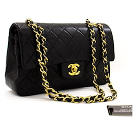 Chanel-Bolsa clássica Chanel em pele de cordeiro preta-Preto