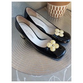 Louis Vuitton-Flats-Black