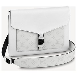 Louis Vuitton-Mensageiro LV Outdoor Flap-Branco