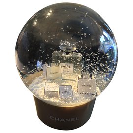 Chanel-Globe de Noël  ( boule à secouer)-Doré