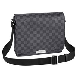 Louis Vuitton-LV District PM nuevo-Gris