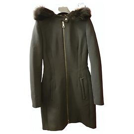 Abrigo Prada negro con capucha de pelo de mapache Negro