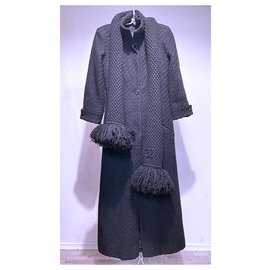 Chanel-cappotto e sciarpa di tweed-Nero