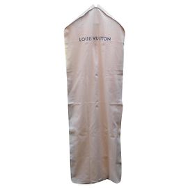 Louis Vuitton Capa de Roupa em Algodão Bege Bege