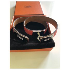 Hermès-Bracelet Kelly lined Tour-Coral
