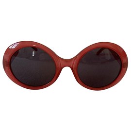 Gucci-Des lunettes de soleil-Rouge