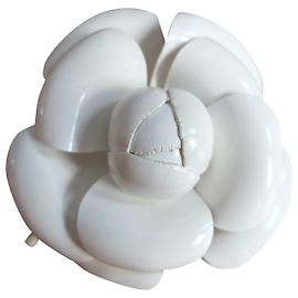 Chanel weiße Kamelienbrosche Weiß