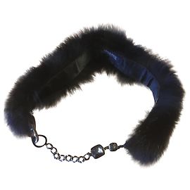 Collo di pelliccia nero Max Mara con cravatta gioiello Nero