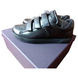 Prada-Logo-Noir