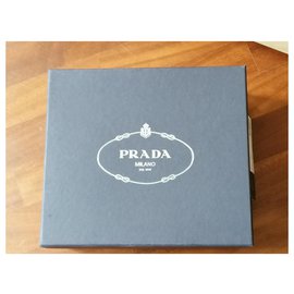 Prada-Logo-Noir