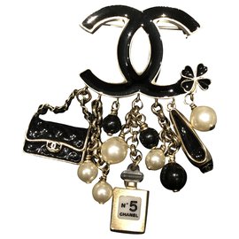 Chanel Alfinetes e broches Gold hardware