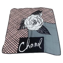 Chanel-Echarpes-Gris