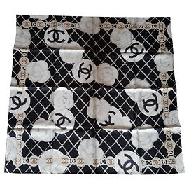 Chanel Écharpe en soie Noir Multicolore