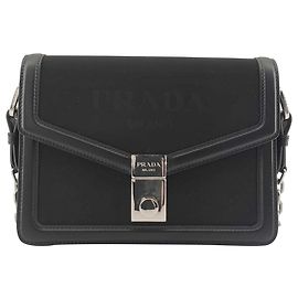 Prada, Borsa a tracolla in nylon Nero