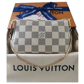 Louis Vuitton Mini Pochette accessoires Azur Bijouterie dorée
