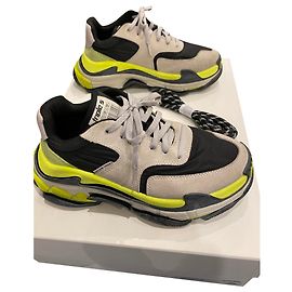 Balenciaga Triple S Sneaker Leder Grau Grau