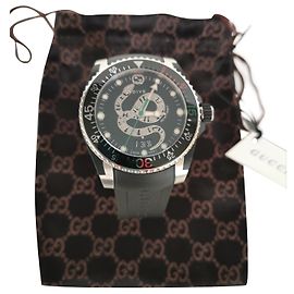 Montre Gucci Dive YA136323 Noir